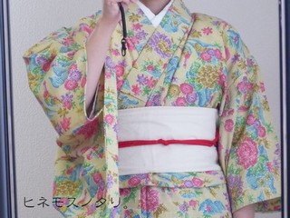 カラフル花柄のウールきもの