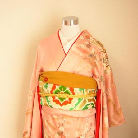 ピンクの振袖
