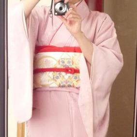 ピンクの色無地