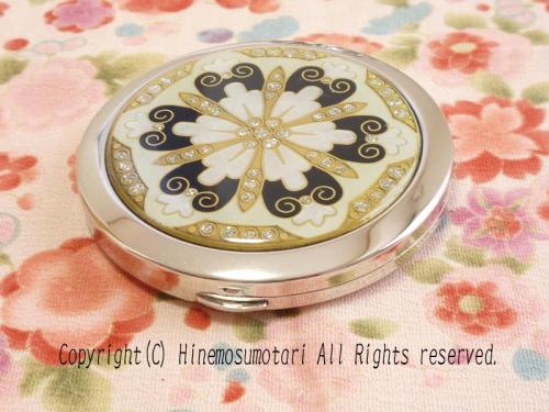 ラインストーンのコムパクト