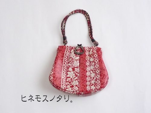 皮革のハンドバッグ